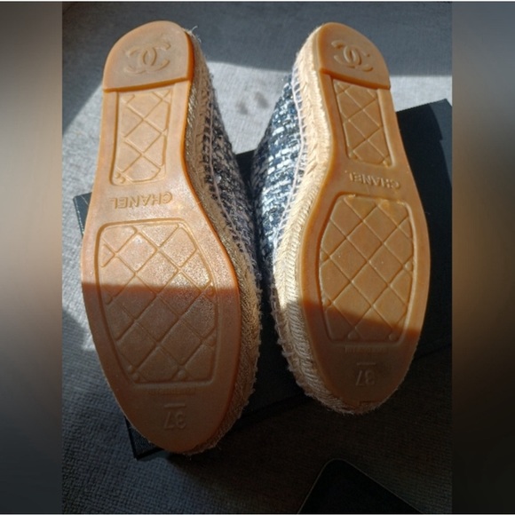 Beautiful tweeted Chanel, only worn handful of time, sold out at Chanel - Picture 3 of 5